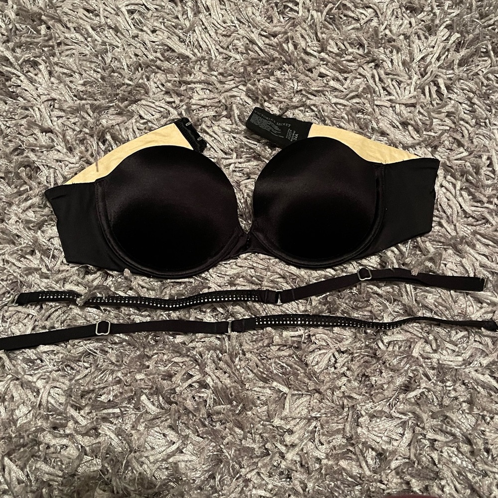 Victoria’s Secret bra with removable straps. Size 34A. Never worn.